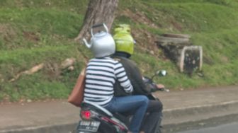 Viral Orang Pakai Helm Bentuk Ceret, Netizen: Biar Kalau Ngopi Engga Susah