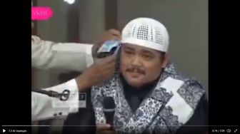 Viral Qori Baca Ayat Soal Kiamat Malah Disawer, Seisi Masjid Ikut Tertawa