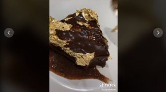 Viral TikToker Makan Puding Dilapisi Emas, Ternyata Rasanya Cuma Kayak Gini