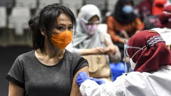 Penolak Vaksin Tak Dapat Bansos, DPR: Pemerintah Kebiri Hak Rakyat!