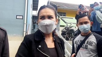 Ngamuk ke Ivan Gunawan, Ayu Ting Ting : Kapan Gue Ciuman Sama Lu?