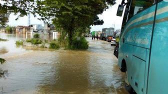 Tak Surut Juga, Banjir Jombang Bahkan Kian Meluas, Jalan Nasional Lumpuh