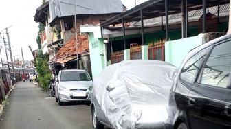 Orang Kaya Kompleks Panen Cibiran: Gak Ada Garasi, Parkir Mobil Sembarangan
