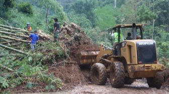 Longsor Lagi, Jalur Malang-Kediri Kembali Putus Tak Bisa Dilewati