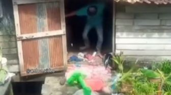 Geger Video Pria Ngamuk Banting dan Buang Perabot Rumah, Endingnya Joget