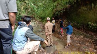 Mengerikan, Mayat Perempuan Tertancap Bambu Ditemukan di Pinggir Sungai