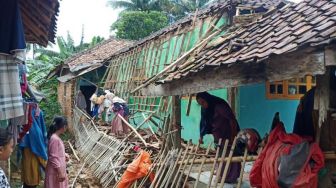 Rumah Nenek Tua di Bogor Ambruk Rata Dengan Tanah, Ini Penyebabnya