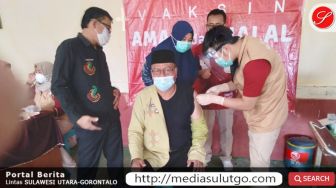 Ibrahim Tomelo Camat Pertama Yang di Vaksin Covid - 19