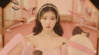 Lirik Lagu Celebrity - IU dan Terjemahan Bahasa Inggris