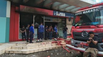 Takut Dijarah, Lokasi Kebakaran Mal Panakukkang Dipasang Police Line