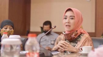 DPR : Setahun Hadapi Covid-19, Semua Elemen Bangsa harus Berpadu