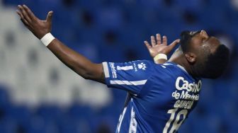 (FILES) Dalam foto file ini diambil pada 06 April 2011 Pemain Argentina Godoy Cruz Santiago Garcia merayakan golnya melawan Fluminense selama pertandingan sepak bola Piala Libertadores mereka di Montevideo. MIGUEL ROJO / AFP
