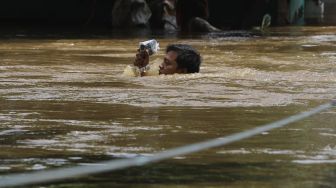 Warga Pejaten Timur Kebanjran Gara-gara Sungai Ciliwung Meluap