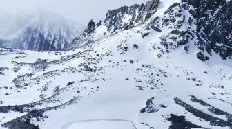 Hilang Di Pegunungan Himalaya, Reruntuhan Pesawat Tara Air Dan 21 Jenazah Ditemukan Di Lereng Gunung