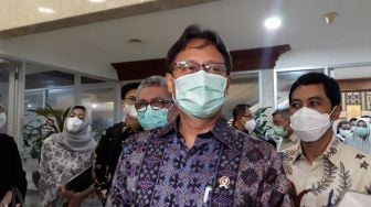 Ikut Jokowi Rapat Vaksinasi Lansia, Dalih Menkes Sempat Absen Raker di DPR