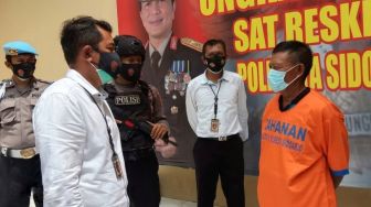 Sidoarjo Geger Kisah Cinta Segitiga 2 Kakek 1 Janda, Hajar Saingan Pakai Linggis