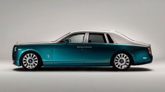 Interior Berlapis Kulit Buaya, Rolls-Royce Phantom Disita