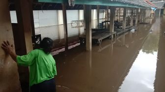 Hujan Deras, Pasar Bintaos Terendam Air Setinggi Pinggang Orang Dewasa