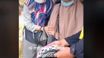 Pilu! Gadis Menangis di Jalan Gegara Motor Raib, Diduga Korban Hipnotis