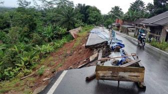 Jalan Raya Munjul Pandeglang Ambles, Akses Utama Nyaris Putus