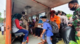 Di Luar Zona Bahaya, Warga Turgo di Barak Purwobinangun Boleh Pulang