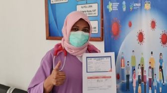 Cerita Dokter Renny, Nakes Lansia yang Disuntik Vaksin COVID-19 di Papua