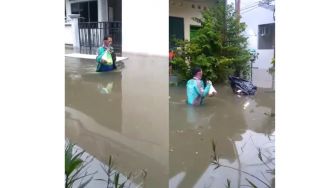 Berdedikasi! Ojol Terobos Banjir di Semarang Demi Antar Orderan Makanan