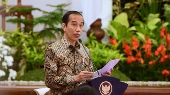 Jokowi Sebut Pedagang Pasar dan Pekerja di Mal Mulai Divaksin Pekan Depan