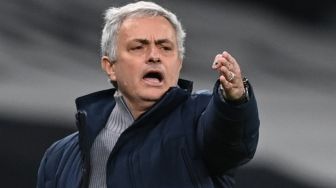 Wasit Senior Liga Inggris Mike Dean Diancam Dibunuh, Ini Komentar Mourinho