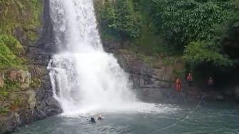 Detik-detik 2 Siswa Jatuh dan Tenggelam di Air Terjun Pung Bunga Maros Ditemukan Meninggal