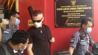 Bebas dari Penjara, Bule Inggris Pembunuh Polisi di Bali Dideportasi