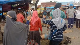 Aksi Emak-emak di Siak Protes Relokasi Pasar: Kalau Dipaksa Kami Telanjang