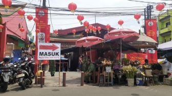 Dilarang ke Vihara karena Corona, Pengemis Kucing-kucingan dengan Petugas