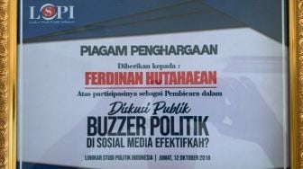 Lagi Kontroversi, Ferdinand Pamer Penghargaan Seminar Buzzer Politik