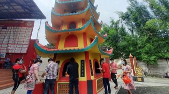 Suasana Imlek Vihara Kwan In Thang Sepi, Bagi-bagi Angpao Ditiadakan