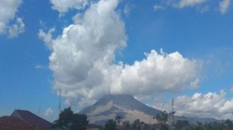 Erupsi Lagi, Gunung Sinabung Luncurkan Awan Panas Sejauh Satu Kilometer