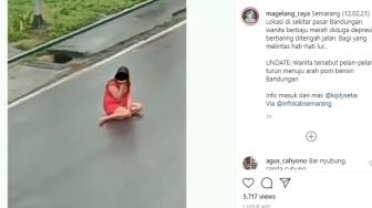 Wanita Bergaun Merah Berbaring di Tengah Jalan Bandungan, Publik Heboh