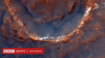 Misi CaSSIS: Foto-foto yang Ungkap Kawah dan Ngarai Mars dari Jarak Dekat