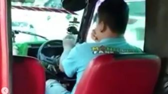 Viral Video Sopir Angkot Nyetir Sambil Mabuk Lem, Aksinya Bikin Gelisah