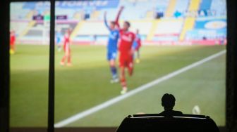 Nobar Sepak Bola Secara Drive In