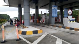 Lakukan Hal Ini, Mobil Bawa Orang Sakit Stroke Tertahan di Tol Sidomulyo