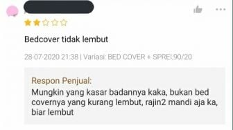 Tulis Ulasan Bed Cover Kurang Lembut, Pembeli Ini Dibilang Jarang Mandi