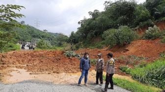 Longsor Terjang Purwakarta, Akses Jalan ke Cibunipasir Terputus