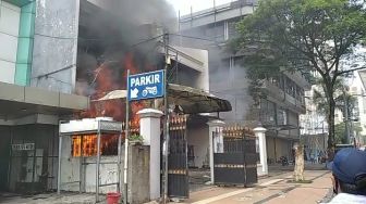Kebakaran Ruko di Surabaya, Damkar Selamatkan 4 Penghuni dan 7 Anjingnya