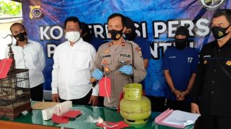 Sembunyi di Balik Pohon Pisang, Warga Kretek Tangkap Pencuri Masuk Rumahnya