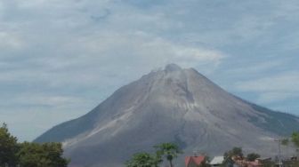 Gunung Sinabung Luncurkan Guguran Awan Panas Sejauh 2 Kilometer