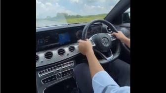 Detik-Detik Pria Jajal Mercedes-Benz untuk Test Drive, Endingnya Nyesek