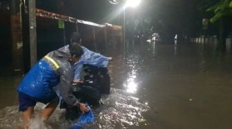 Jakarta Hujan Lebat Semalam, Ruas Jalan di Pusdiklat Bea Cukai Kebanjiran