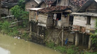 Suasana di perkampungan warga prasejahtera di Kampung Ciputri, Kasemen, Serang, Banten, Rabu (17/2/2021). [ANTARA FOTO/Asep Fathulrahman]
