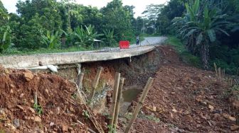 Longsor di Pandeglang, Pemukiman Warga Terancam Tanah Bergerak